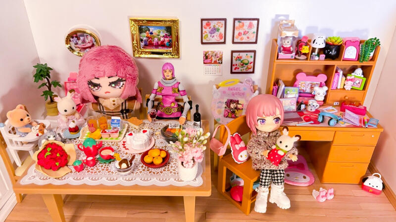 room box with my Hot Pants figures and nui!