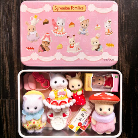 sylvanian families tin box with some of my favorites!